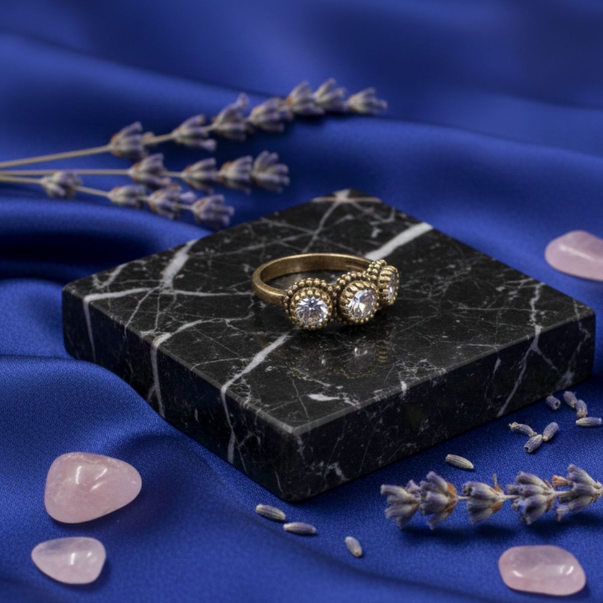Üç Taş Yuvarlak Zirkon Otantik Bronz Yüzük1 Üç Taş Yuvarlak Zirkon Otantik Bronz Yüzük - Görsel 2