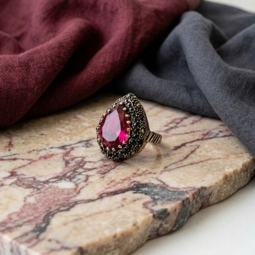 KırmızıKediGözüOtantikİşlemeliBronzYüzük3 Kırmızı Kedi Gözü Otantik İşlemeli Bronz Yüzük - Görsel 2